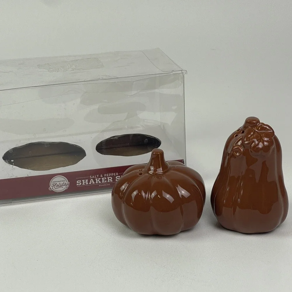 Pumpkin Squash Salt Pepper Shakers Orange Autumn Fall Halloween Thanksgiving